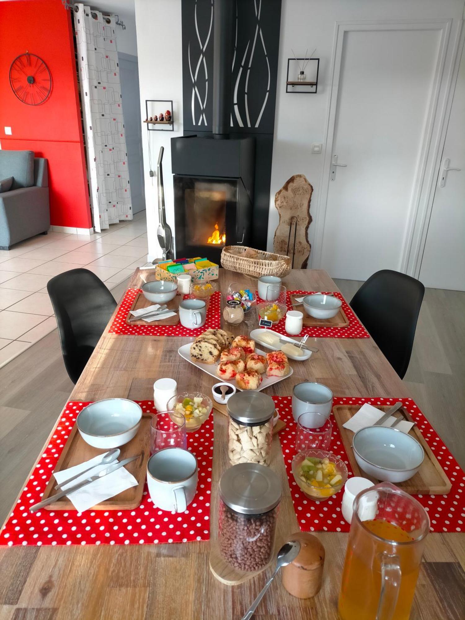 Bed and Breakfast Les Terrasses Saint-Paul-en-Pareds Экстерьер фото