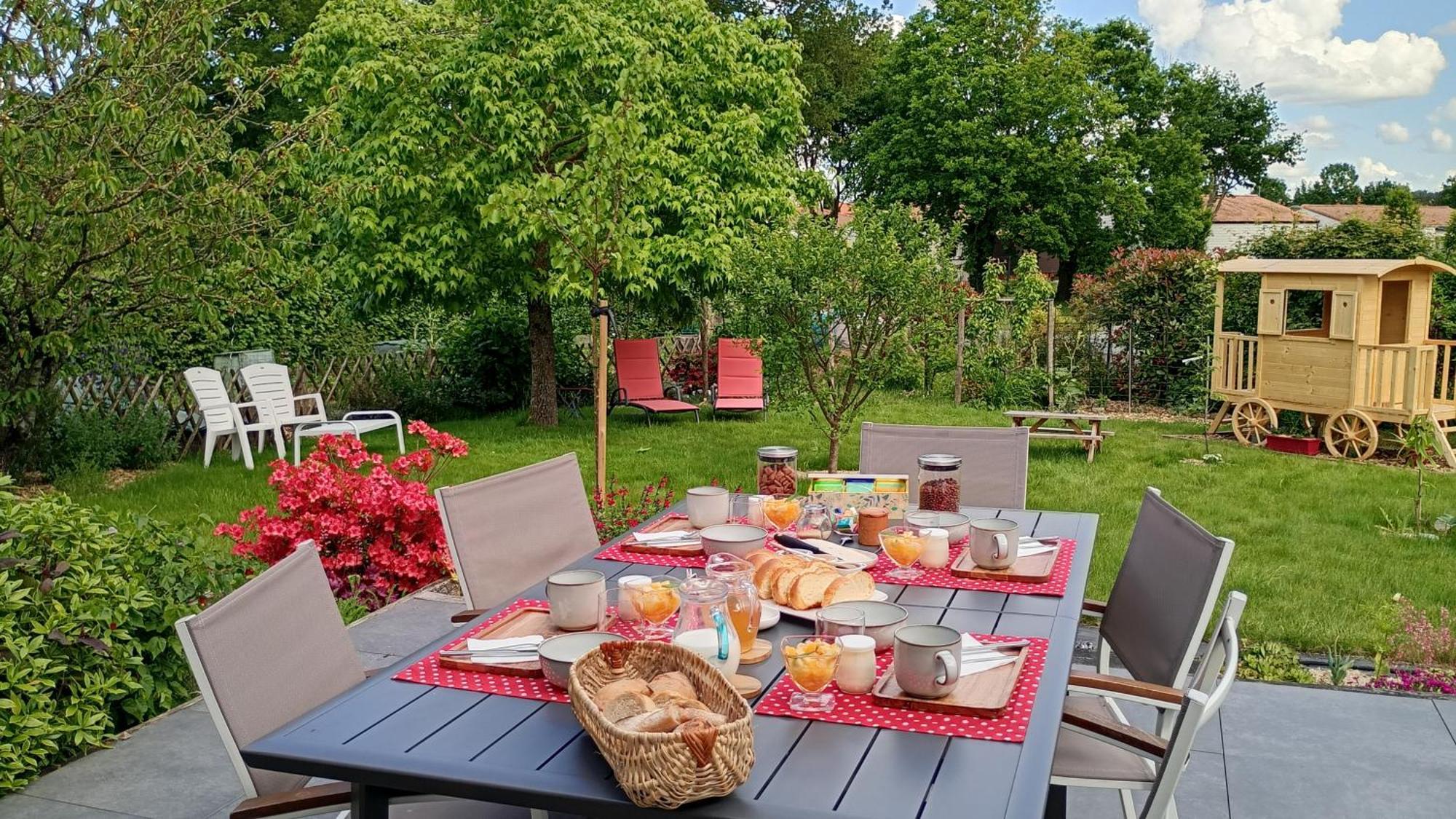 Bed and Breakfast Les Terrasses Saint-Paul-en-Pareds Экстерьер фото